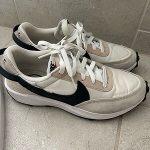 Women’s Nike sneakers